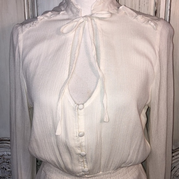 Selfie Leslie Sweet Cream with Lace Details Smocked Waist Mini Dress/Romper S/M - Picture 4 of 10